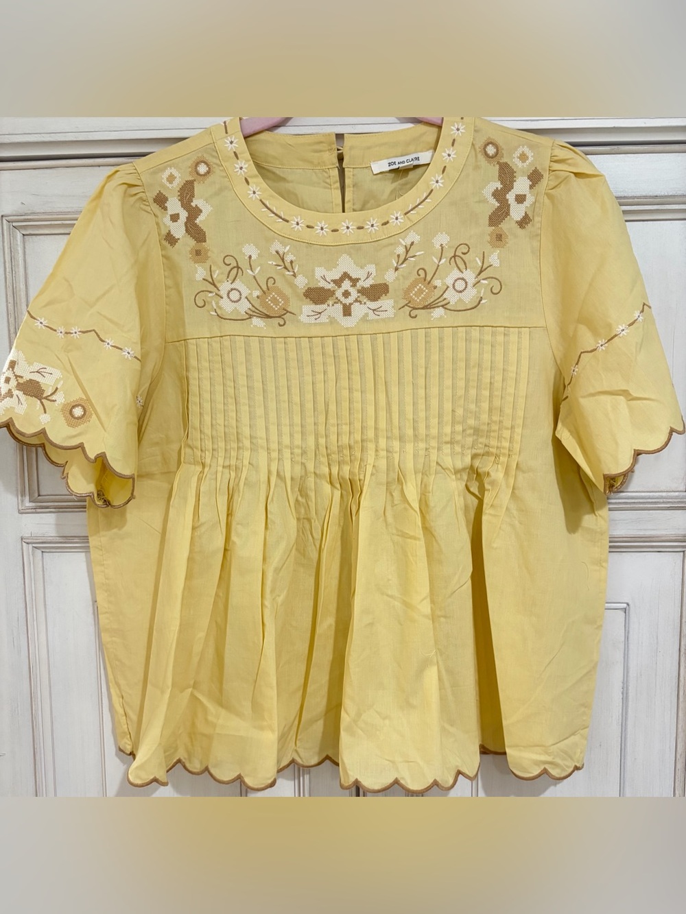 NEW never worn SZ L Zoe and Claire Light Yellow Embroidered Peasant Blouse